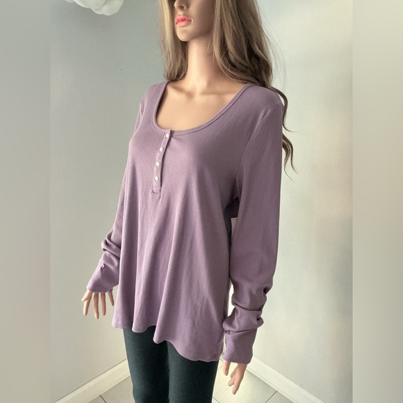 GAP Lavender Long Sleeve Women's Tee - Picture 2 of 10
